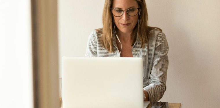 Women working on laptop